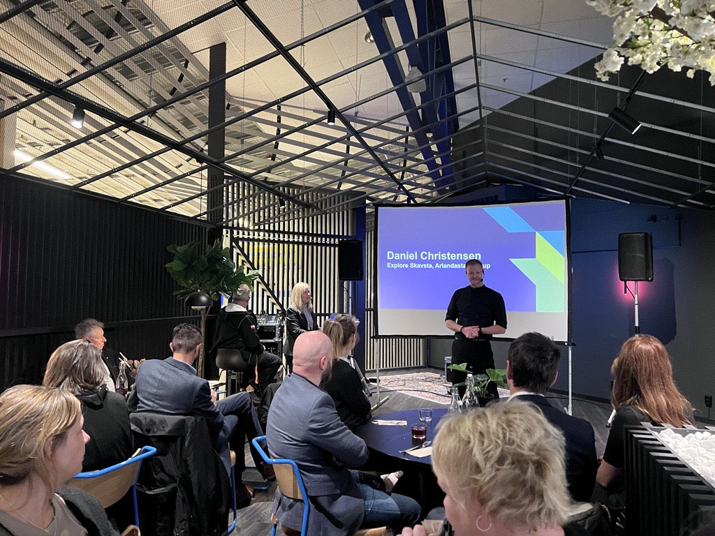 ByggstartOstlanken DanielChristensen Daniel Christensen talar på byggstartsevent Ostlänken i Skavsta