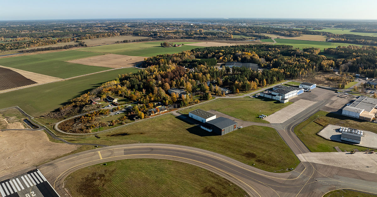flygfoto skavstaområdet med vy över Preflights hangar