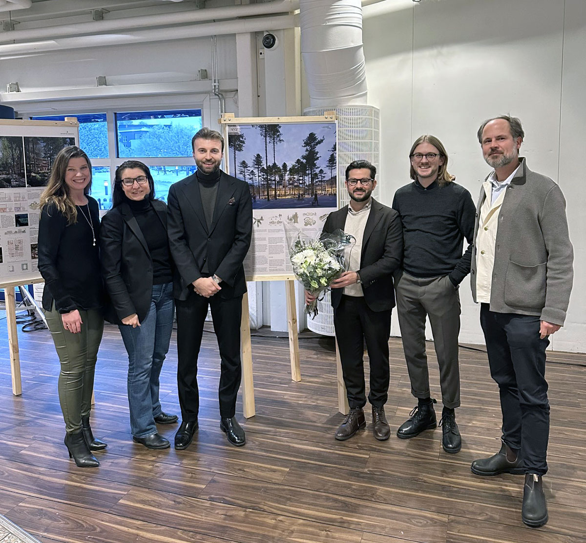 Vinnarna i arkitekttävlingen med representanter från Explore Skavsta