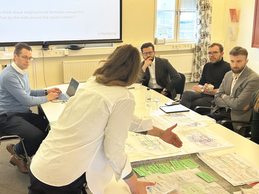 Arktiekter och representant för Nyköpings kommun i en workshop